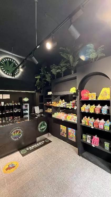 CANNABIS SHOP CANNOVARIAS pic5